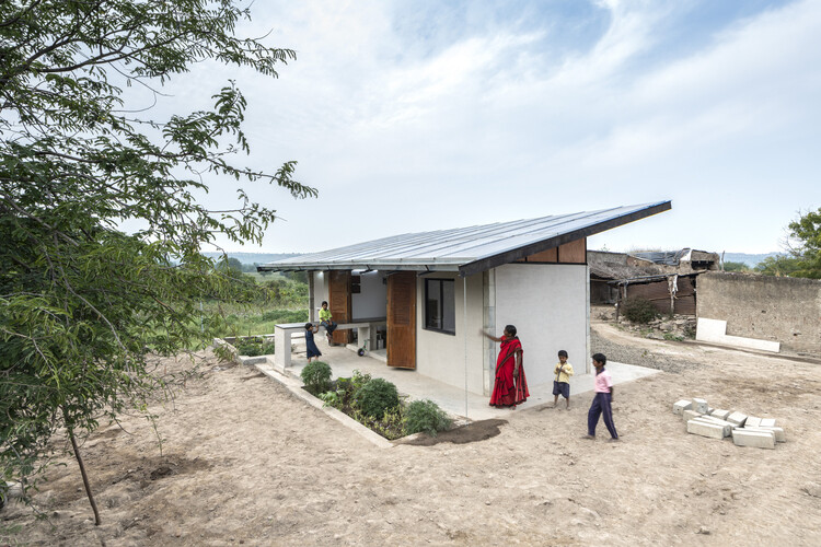 From Prototype to Progress: How Small-Scale Sustainable Housing Models Are Shaping Our Future - Image 3 of 8