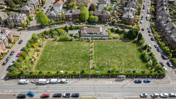 Mount Florida residents form a 'hug' ring around  local bowling club
