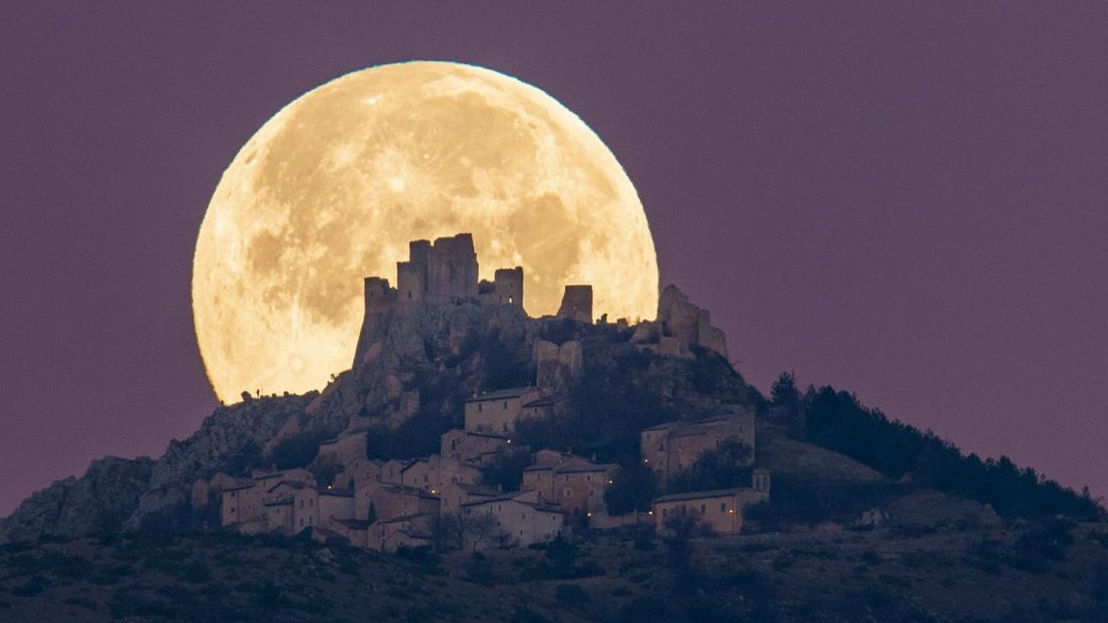 When To See The ‘Flower Moon’ Rise Where You Are