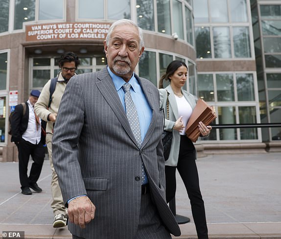 epa12038005 Criminal defense lawyer Mark Geragos departs the Van Nuys Courthouse West after the Menendez brothers resentencing hearing was postponed to 09 May, in Los Angeles, California, USA, 17 April 2025. Brothers Lyle and Erik Menendez were sentenced in 1996 for first degree murder for killing their parents, Jose and Kitty Menendez, but new evidence in the case has lead prosecutors to reexamine the brothers' sentencing.  EPA/CAROLINE BREHMAN