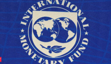 Pakistan says IMF clears loan review, frees $1 billion