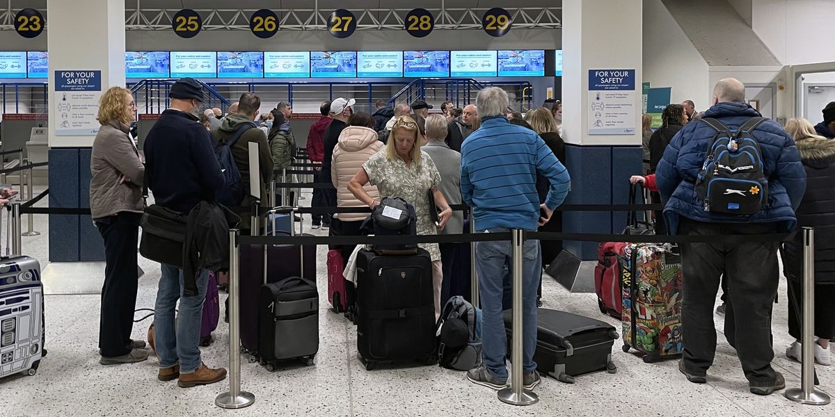 Manchester Airport hit by 'power cut' as computer terminals trigger passport control chaos