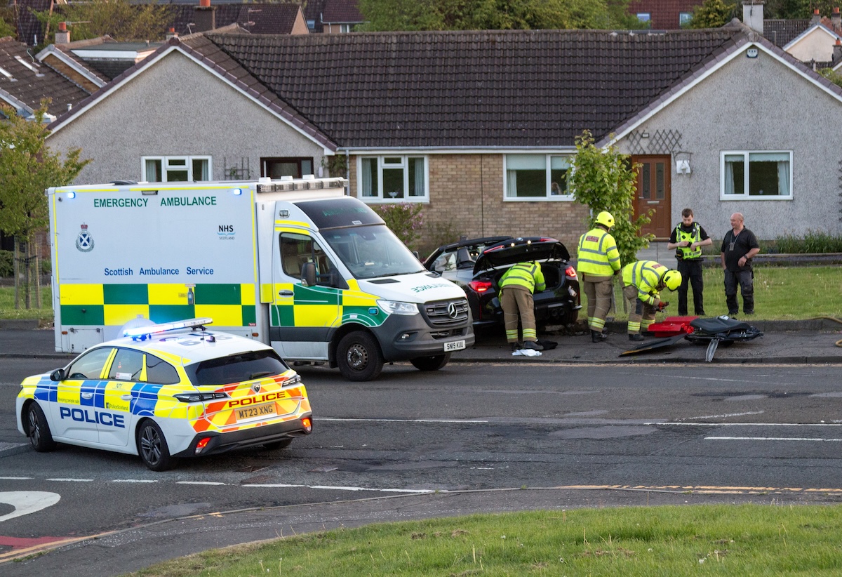 Drum Brae north - crash involving ambulance and car