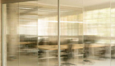 Chez Riot Office Space / ūti architectes
