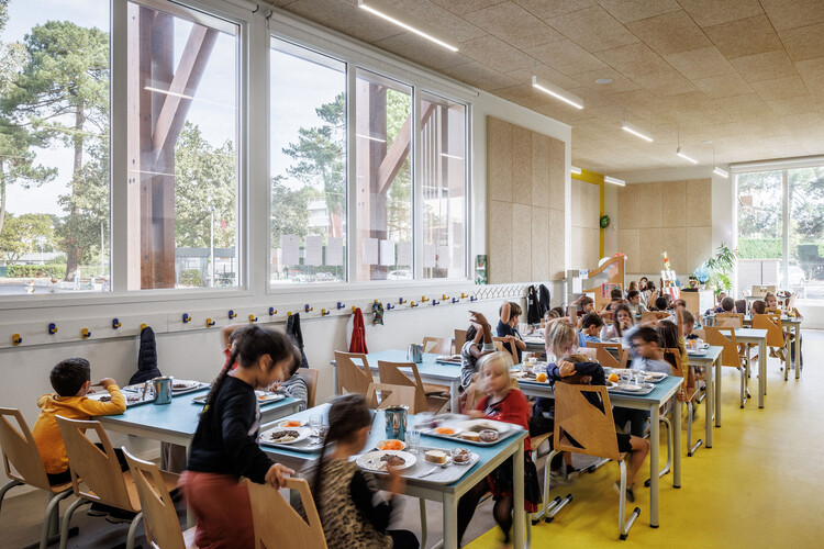 School Group Cap de Bos / BPM Architectes - Interior Photography, Chair