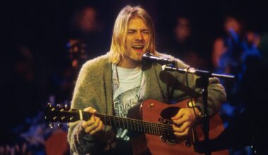 Kurt Cobain’s Record-Breaking $6 Million Guitar is Going On Display in London For the First Time
