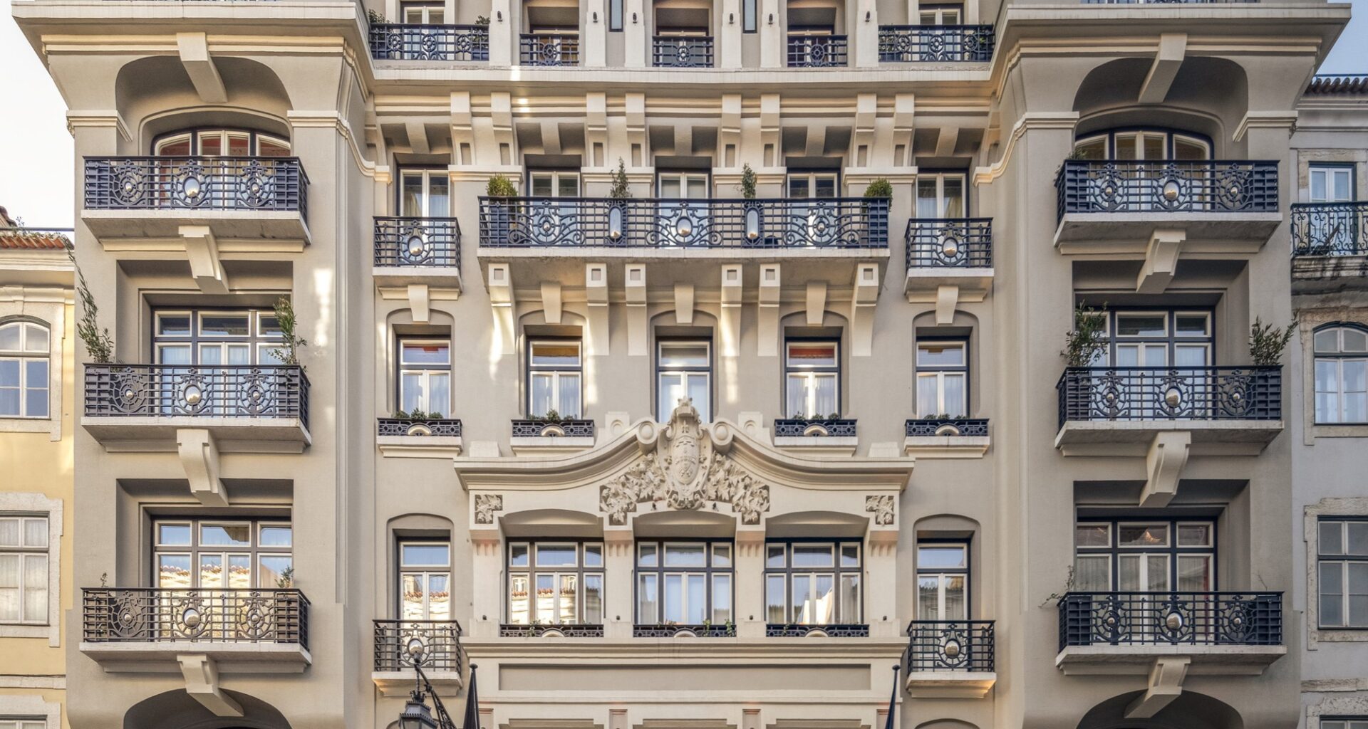 Art Legacy Hotel / Rebelo Andrade