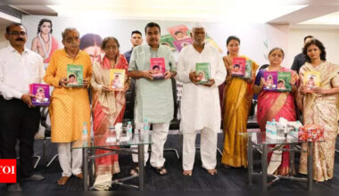 Gadkari highlights wisdom of Sant Gulabrao Maharaj at book launch | Nagpur News