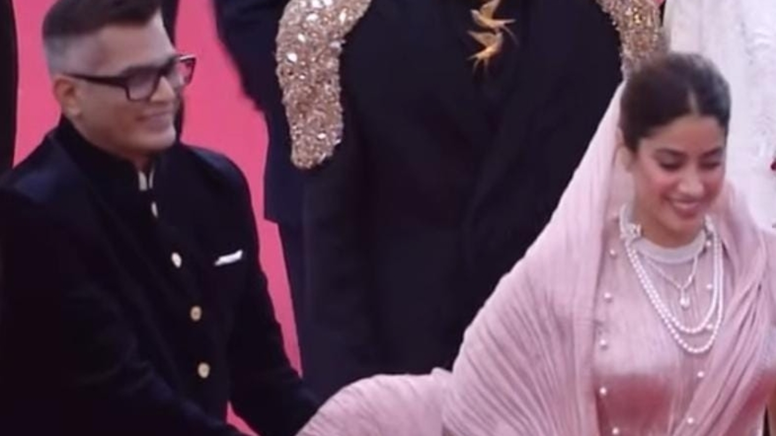 Neeraj Ghaywan sweetly helps Janhvi Kapoor with her outfit during Cannes red carpet debut for Homebound. Watch | Bollywood