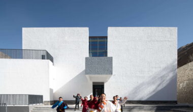 The Multifunctional Art Center of Lhozhag County Middle School / Shenzhen Huahui Design