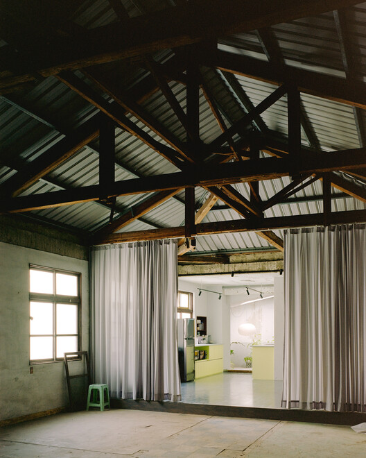 Office P&L / Studio Tngtetshiu - Interior Photography, Lighting, Beam