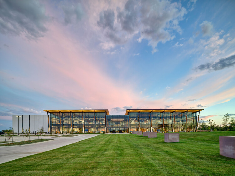 Kreg Tool Corporate Headquarters / Neumann Monson Architects - Image 2 of 17