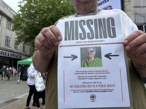 Missing person poster of Carolyn Harris 