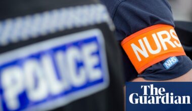 Plans for NHS staff to restrain those in mental health crisis ‘dangerous’, medics say | Mental health