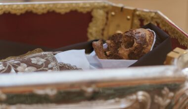 This saint died 440 years ago. Now, thousands are lining up in Spain to see her body | Trending