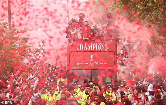 epa12137497 Liverpool players celebrate with fans during the team's victory parade in Liverpool, Great Britain, 26 May 2025. Liverpool are celebrating the club's 20th English league title win with an open top bus parade.  EPA/ADAM VAUGHAN