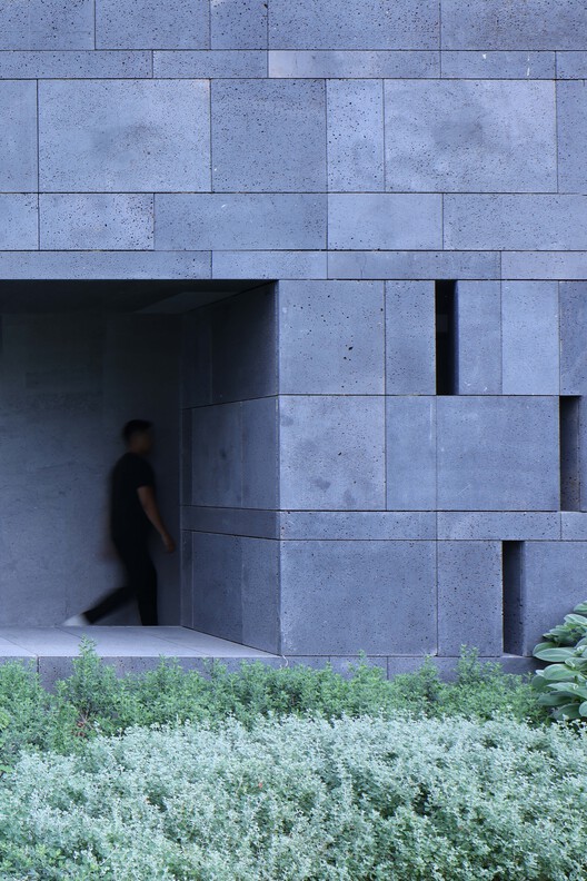 Sunlight Courtyard, Entrance Lobby of Aranya / SHISUO design office - Exterior Photography, Concrete