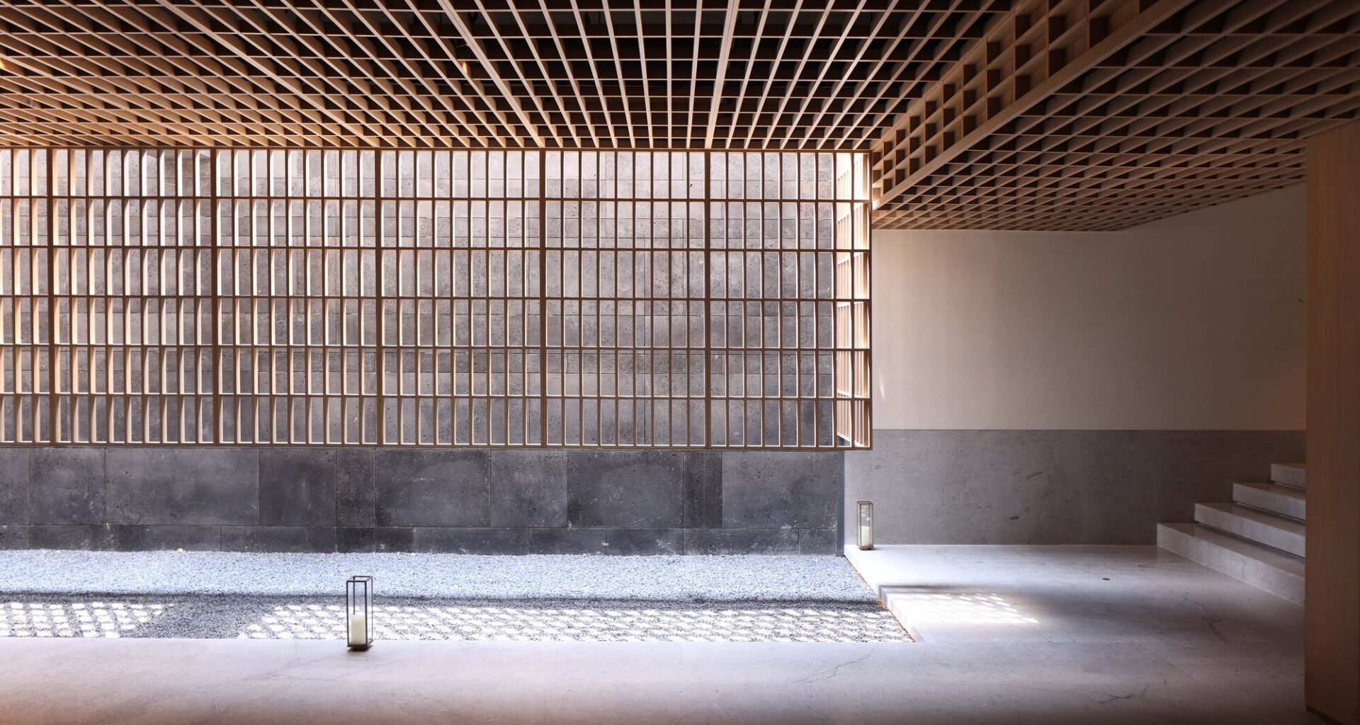 Sunlight Courtyard, Entrance Lobby of Aranya / SHISUO design office