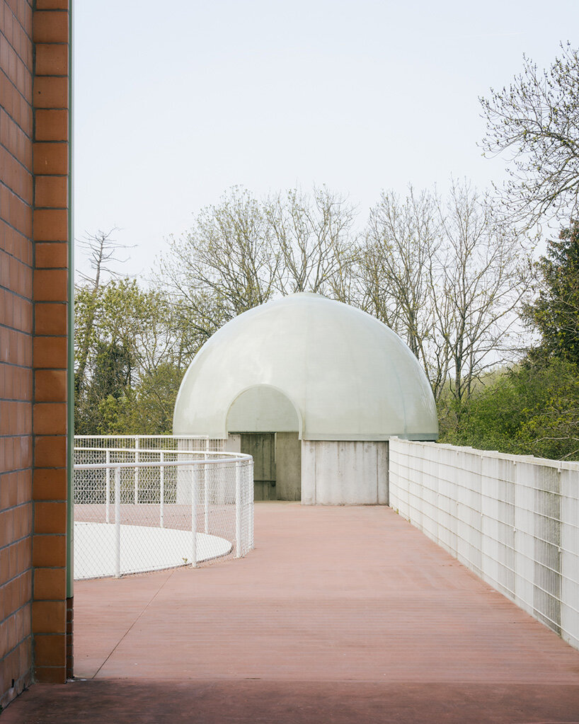 label crowns elevated walkway with telescope-like dome in belgian sports center renovation