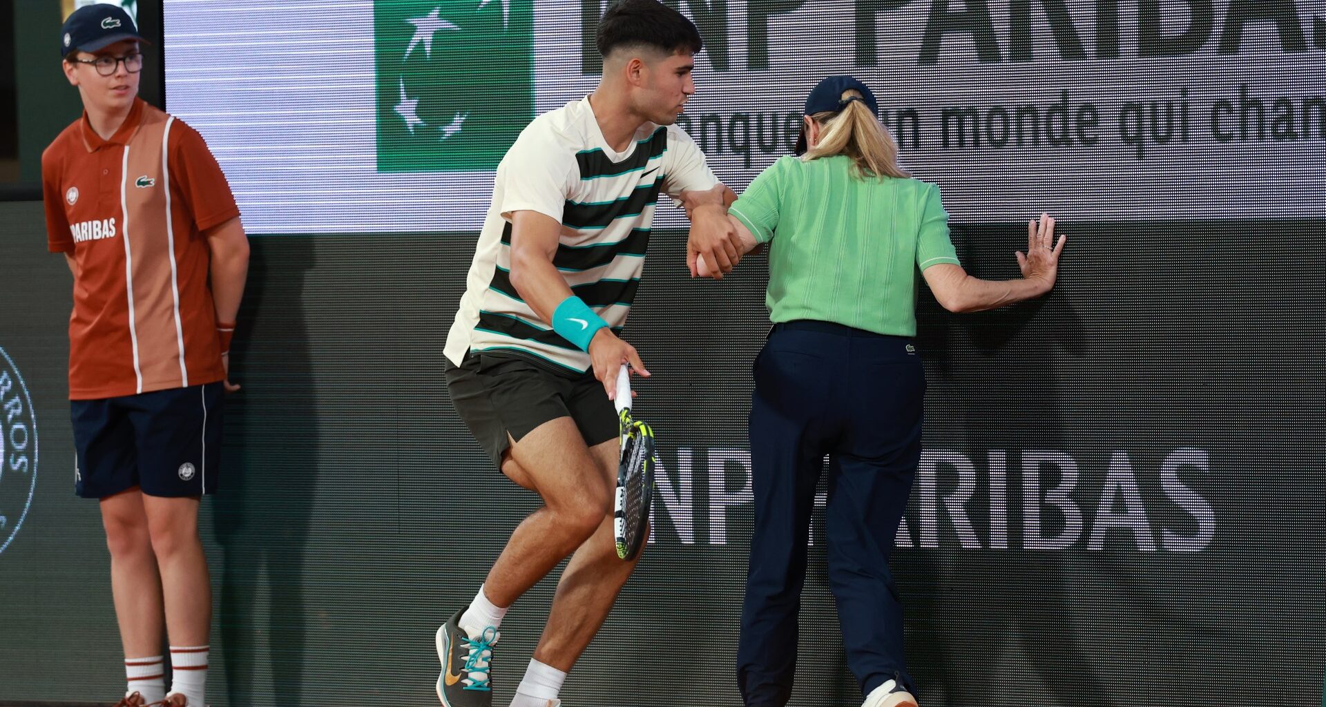 Carlos Alcaraz falls on line judge after colliding with French Open advert board