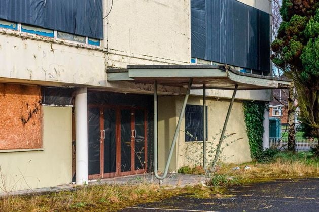 Fire ongoing at derelict NI school as road closed and advice issued to residents