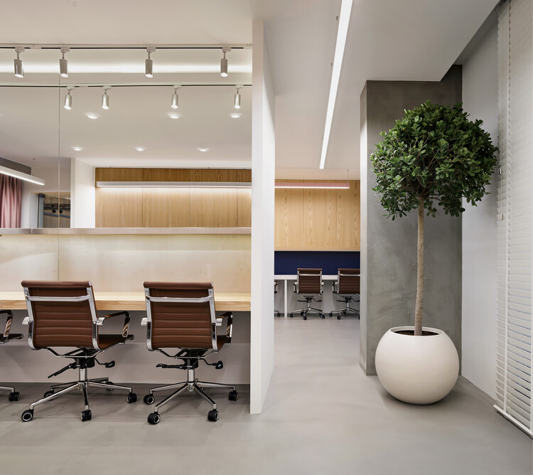 Remy Global Office Interior  / KAT73 - Interior Photography, Wood, Chair, Table, Lighting, Glass
