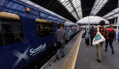 Glasgow ScotRail line closed due to possible defect