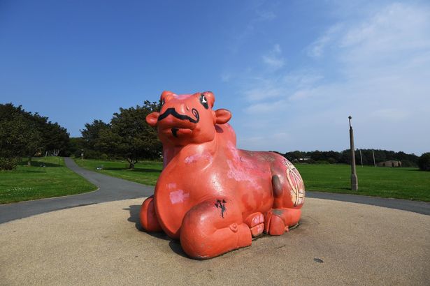 The bull statue at Otterspool Promenade