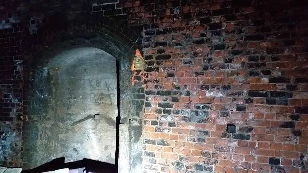 Alcove used to avoid passing trains inside the tunnels
