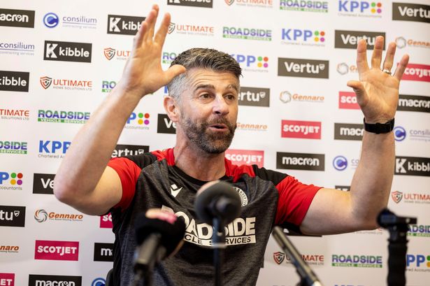 St Mirren manager Stephen Robinson