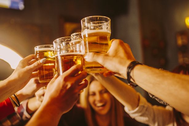 Happy friends group drinking beer at brewery bar restaurant - Friendship concept with young people enjoying time together and having genuine fun at cool vintage pub