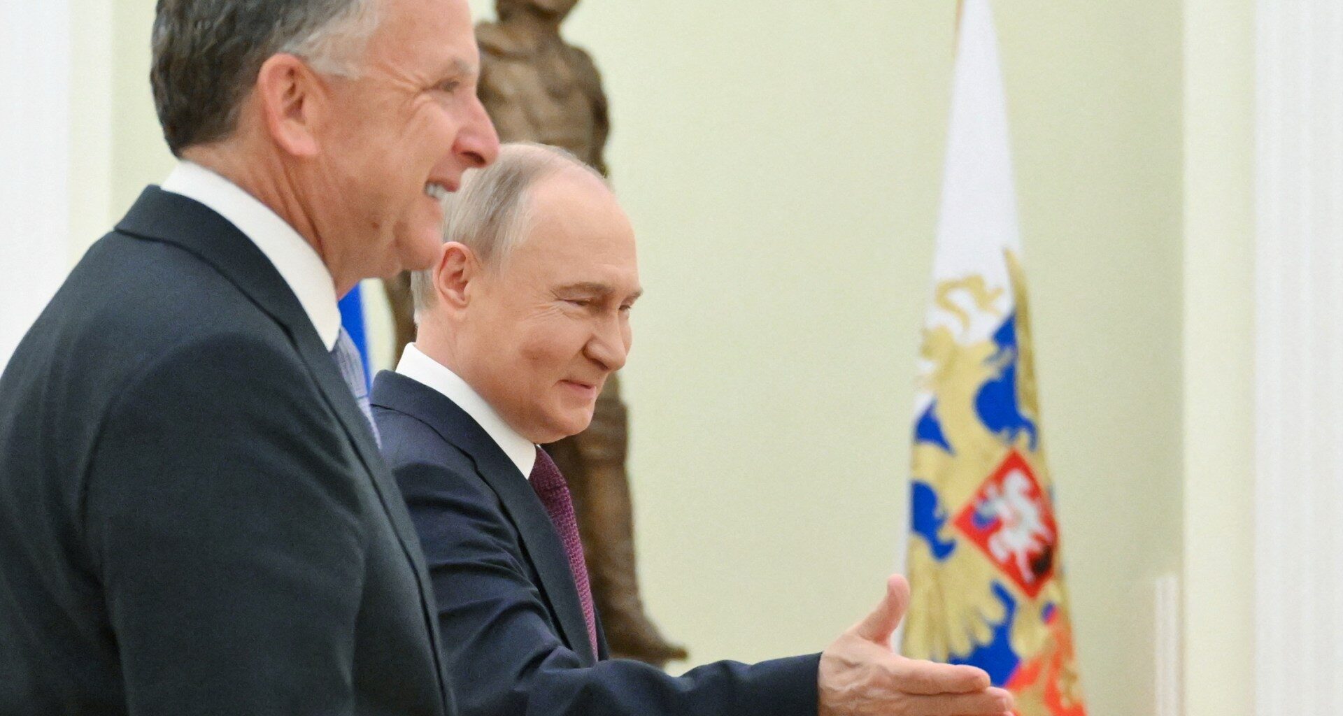Is Russia’s Putin playing Trump over Ukraine peace plan, or himself? | Russia-Ukraine war News