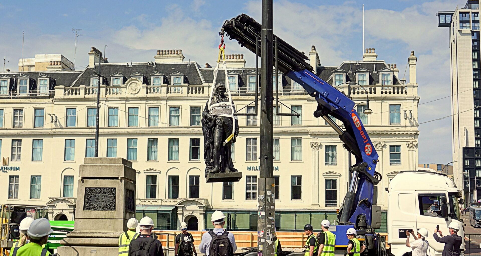 Watch moment historic statues are torn down & removed from Glasgow’s George Square