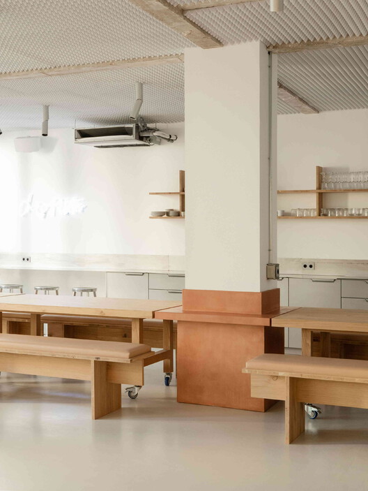 Chez Riot Office Space / ūti architectes - Image 9 of 25