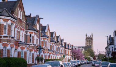 UK house prices rise for the first time since January