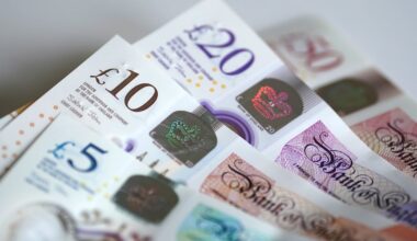 Average monthly wage for workers on Northern Ireland payrolls jumps by 11% in a year – The Irish News
