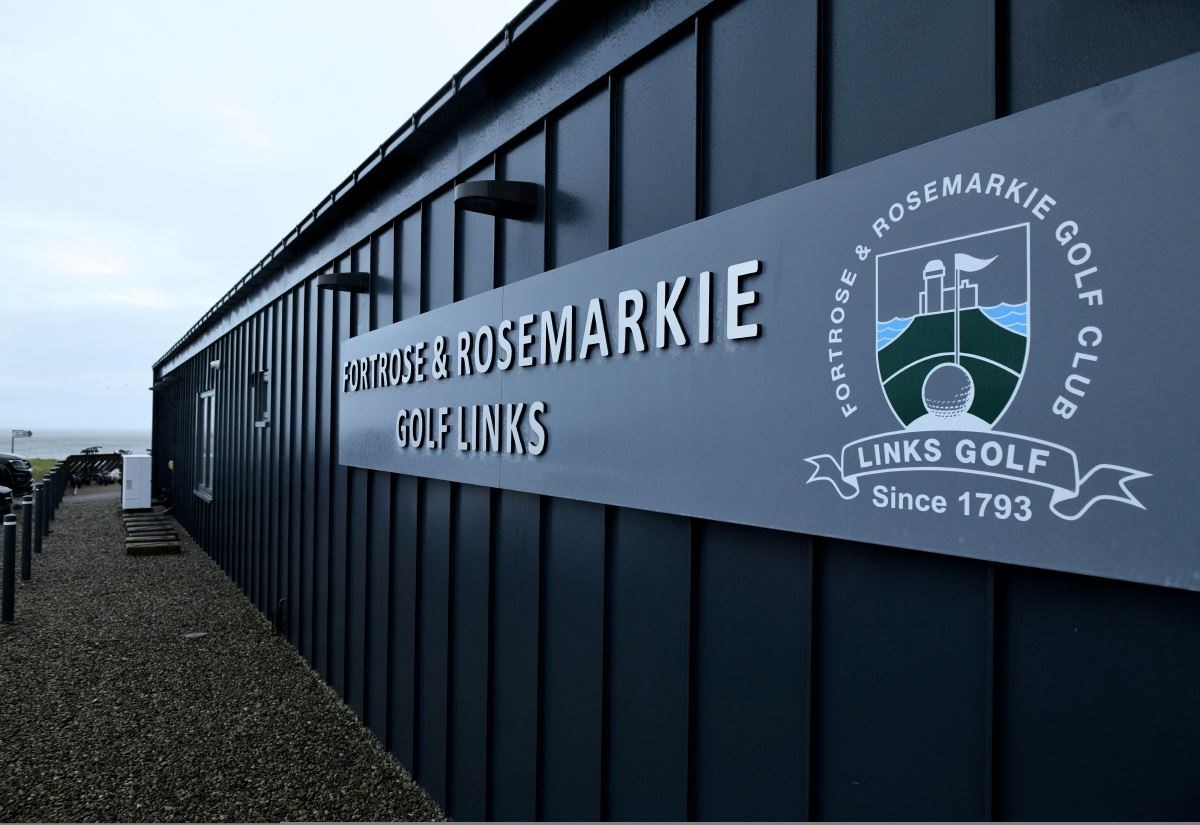 Fortrose and Rosemarkie Golf Club wants to throw open its doors to the public, sell booze to players on the course and increase opening times until 1am