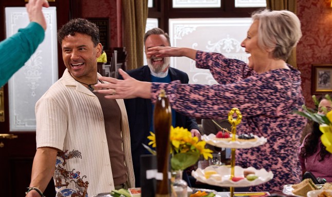 Jason in The Rovers Return with mum Eileen, who's overjoyed to see him