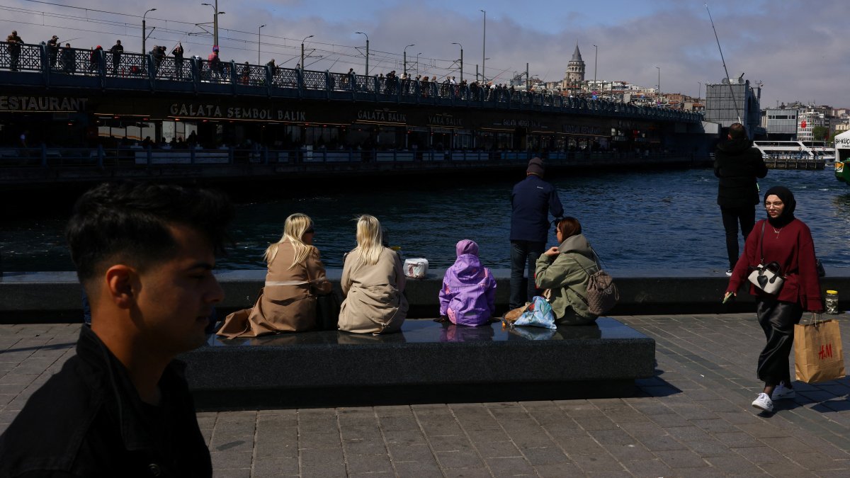Türkiye weighs retirement reform for housewives: Minister