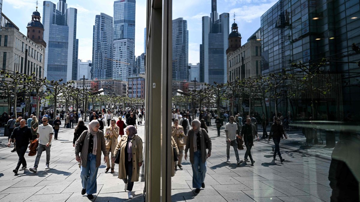 Tariff onslaught, German weakness push eurozone growth estimate lower