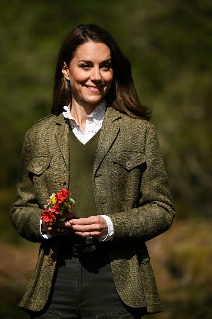 Kate Middleton holding posy of flowers 