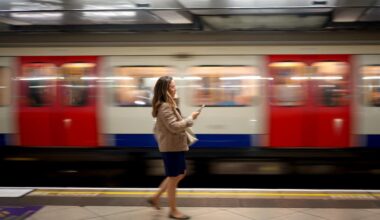 Tube rush-hour chaos as Circle line suspended and delays on others - live - London Evening Standard