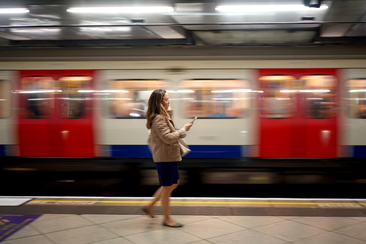 Tube rush-hour chaos as Circle line suspended and delays on others - live - London Evening Standard