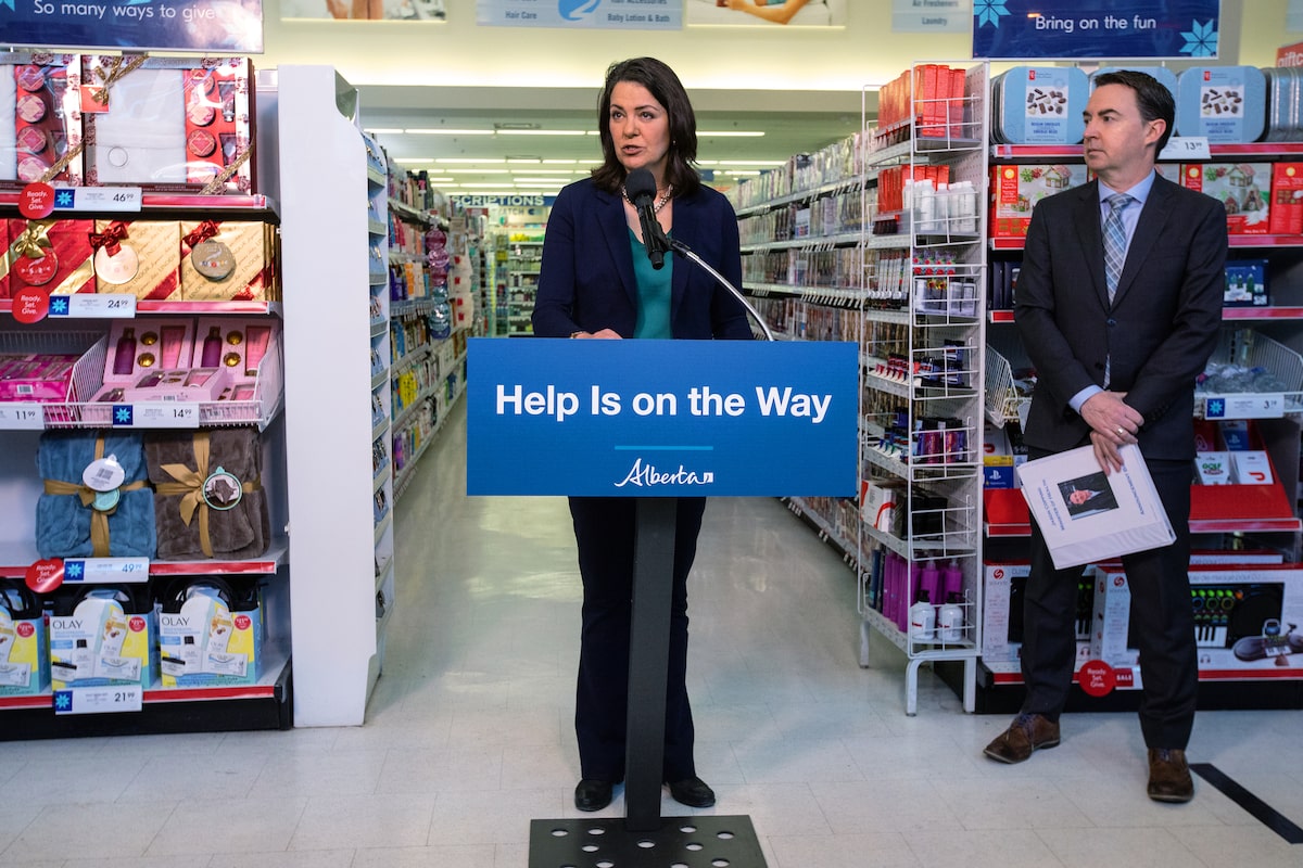 Alberta paid more than six times usual price for pain medications in $70-million import deal, according to government briefing note