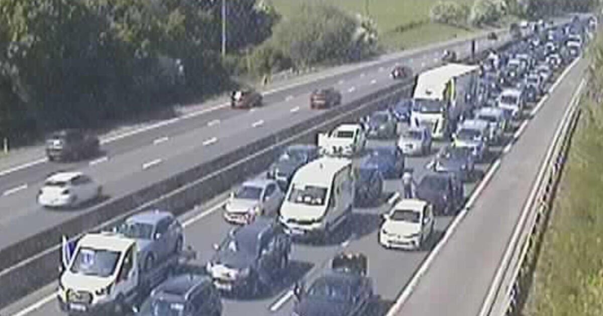 M4 traffic: Chaos on major UK motorway after 'serious' crash | UK | News