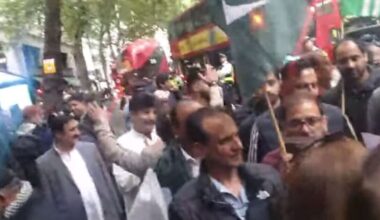 India-Pakistan protest: Protestors descend on Indian Embassy in London - Daily Express
