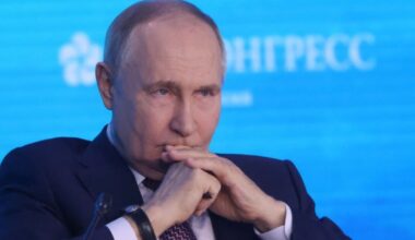 Russia economy meltdown with interest rates stuck at 21% as central bank issues warning | World | News