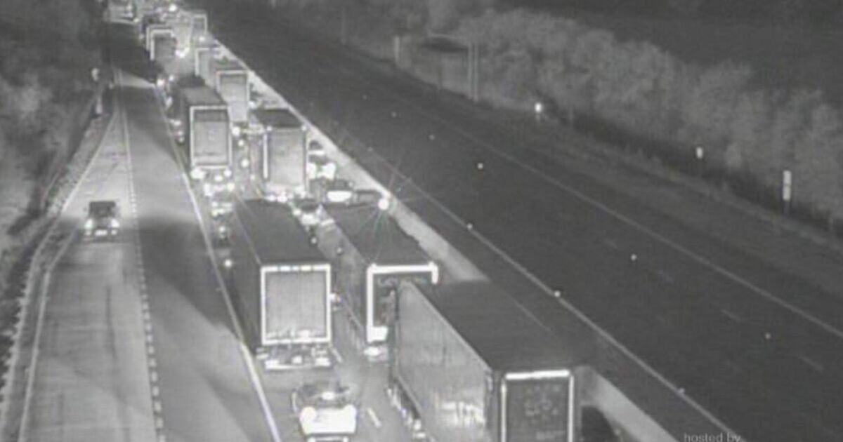 M1 traffic LIVE: Chaos on busy UK motorway as police incident shuts road | UK | News
