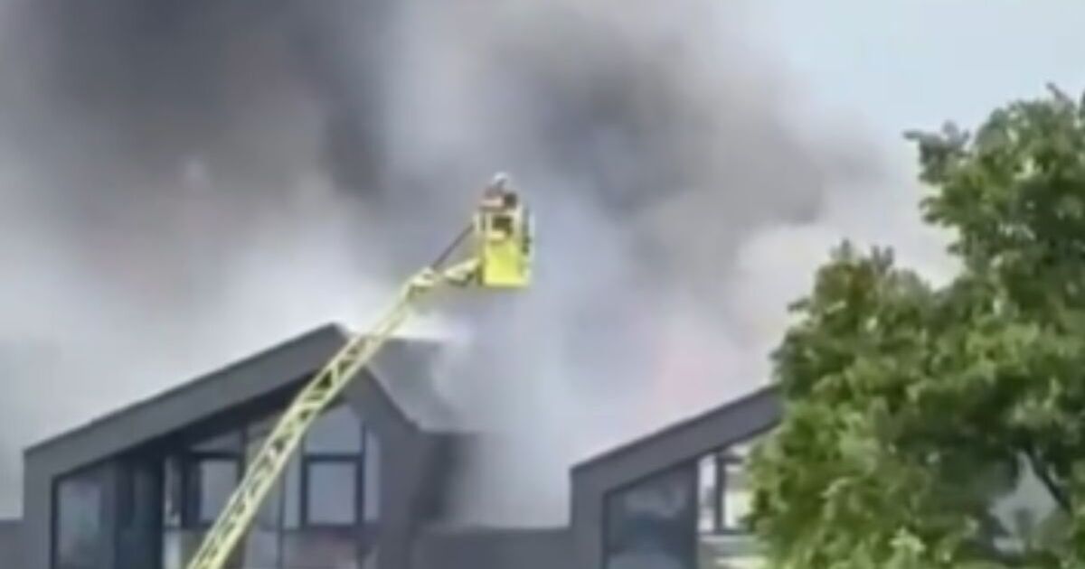 Walthamstow fire LIVE: 100 firefighters battling horror blaze at block of flats | UK | News