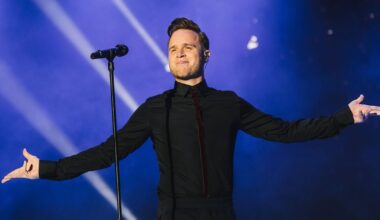 Olly Murs booed on stage as he offers to leave Liverpool gig | Celebrity News | Showbiz & TV